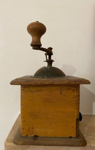 Macinino da caffè vintage in legno