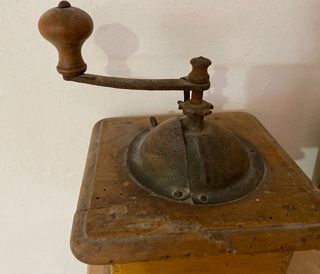 Macinino da caffè vintage in legno