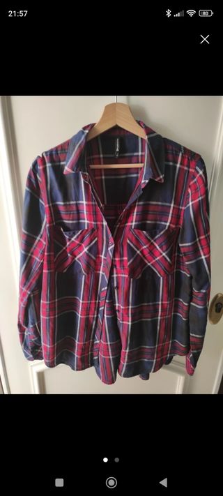 Parka rosa y camisa cuadros