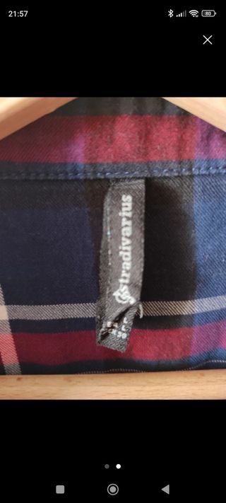 Parka rosa y camisa cuadros