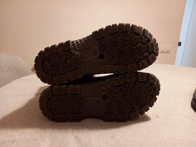 Botas de Nieve Quechua Beige y Negras