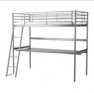 Cama Alta IKEA SVÄRTA con Escritorio Gris