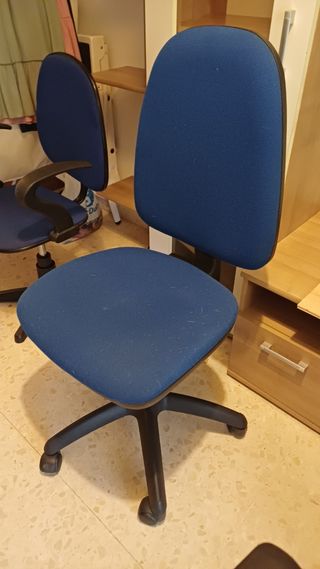 Silla de oficina azul y negra