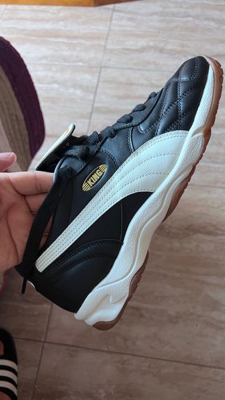 Zapatillas Puma King Indoor Unisex Negras/Blancas