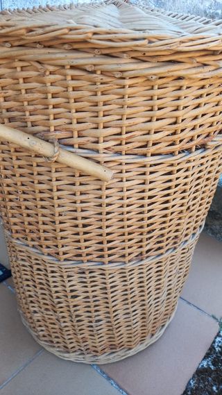 Cesto de ropa de mimbre grande