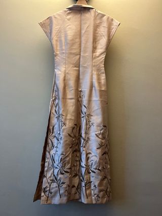 Vestido estilo asiático beige y plateado