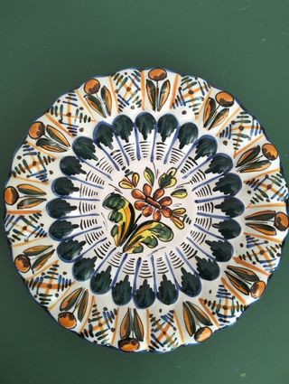 Plato cerámico decorativo pintado a mano