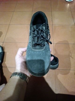 Zapatos de seguridad grises. Talla 38