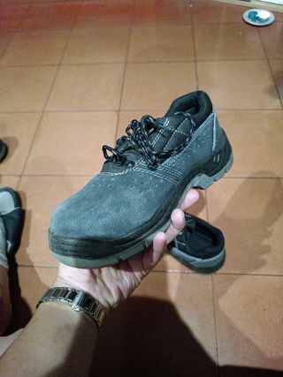 Zapatos de seguridad grises. Talla 38