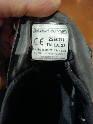 Zapatos de seguridad grises. Talla 38
