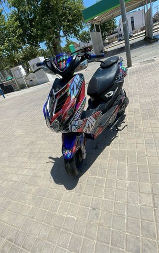 Moto Yamaha Aerox 2T