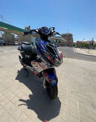 Moto Yamaha Aerox 2T