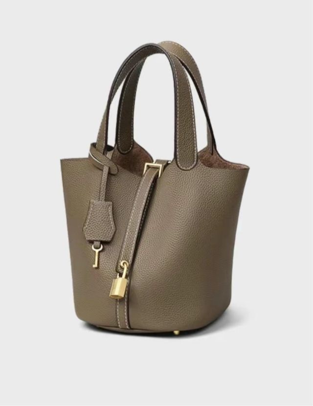 Bolso de cubo de piel de vaca