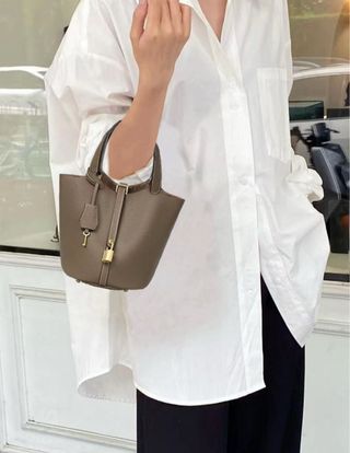 Bolso de cubo de piel de vaca