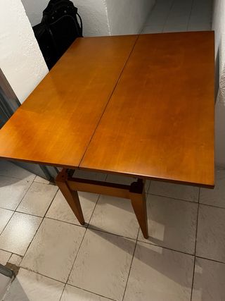 Mesa de comedor abatible de madera