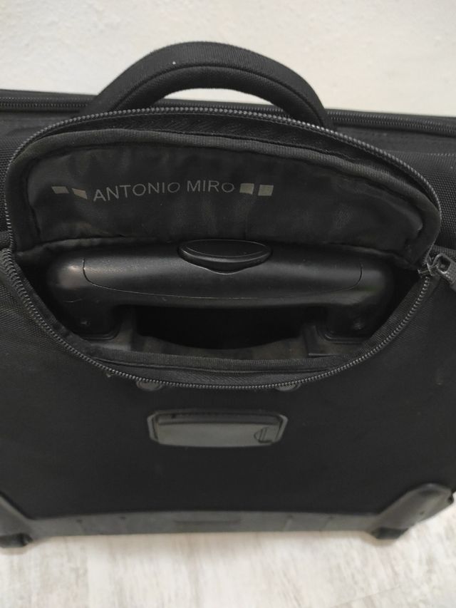 Maleta de viaje Antonio miro negra con ruedas 