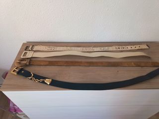Lote de 4 cinturones cada uno 1 euro
Talla 38/40