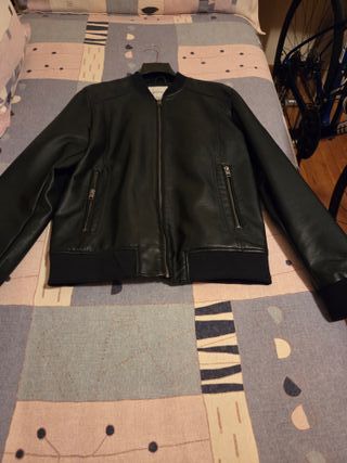 Chaqueta de cuero Jack & Jones Negra
Talla M
Sin e