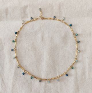 Collana dorata con cristalli azzurri