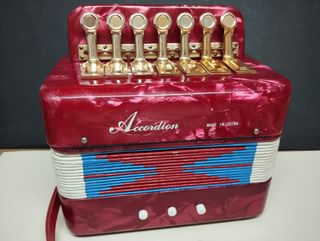 Acordeón infantil rojo