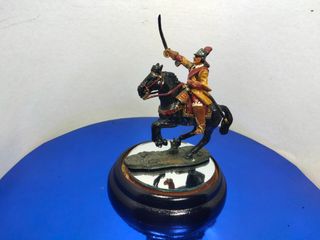 Figura de soldado a caballo