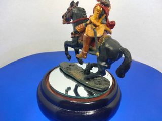Figura de soldado a caballo