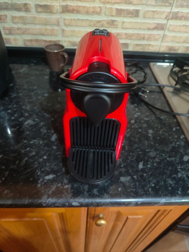 Cafetera Nespresso Roja inssia