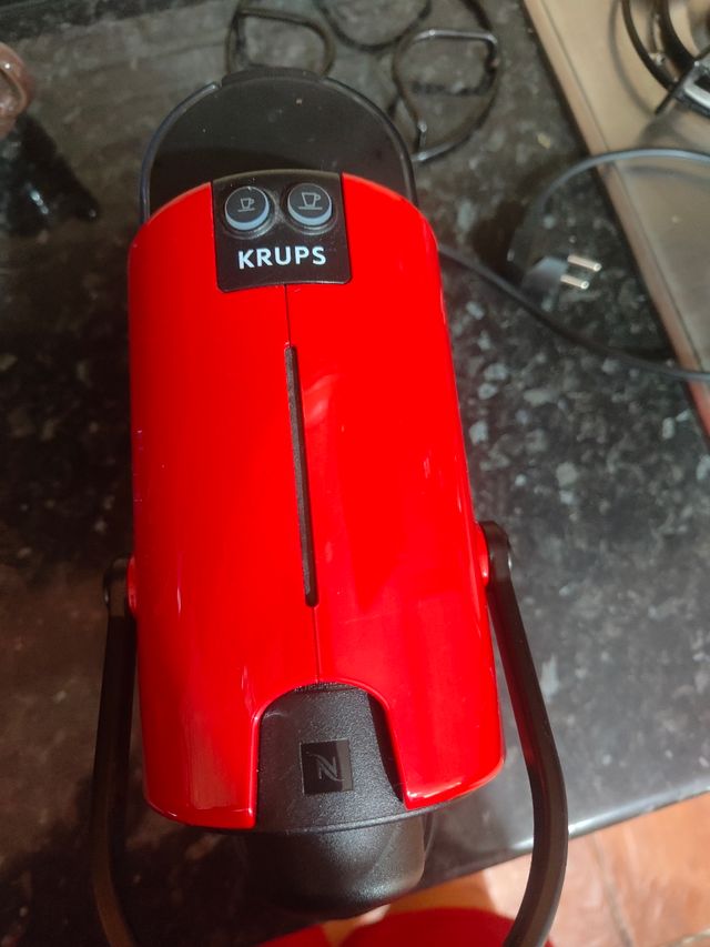 Cafetera Nespresso Roja inssia