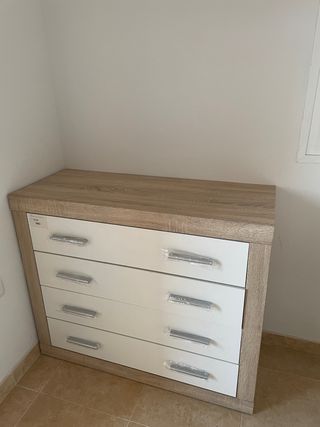 Cómoda de 4 cajones madera roble