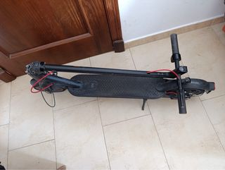 Patinete eléctrico negro