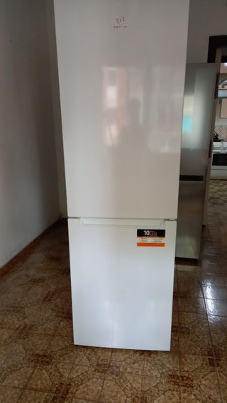 Nevera Indesit Blanca