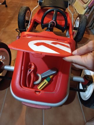 Coche a pedales Monzi rojo de 3 a7 años
