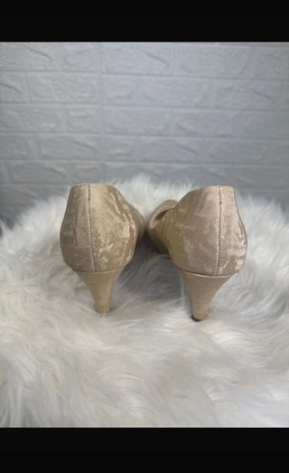 Zapatos Beige Elegantes