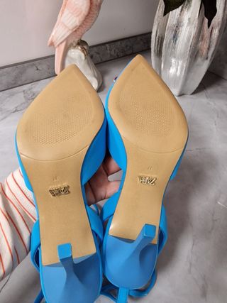 Zapatos tacón azul pedrería