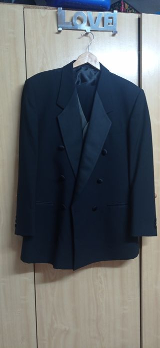 Traje Negro Elegante Hombre