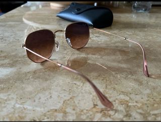 Occhiali da sole Ray-Ban esagonali color rame