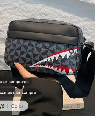 Bandolera con diseño de tiburón