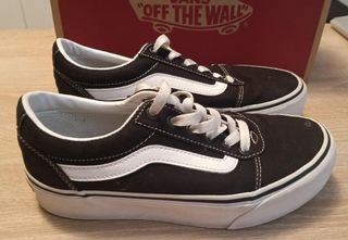Zapatillas Vans Negras y Blancas
