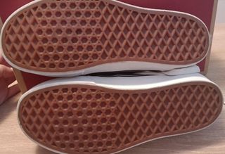 Zapatillas Vans Negras y Blancas