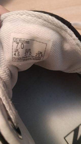 Zapatillas Vans Negras y Blancas