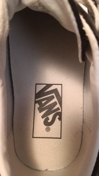 Zapatillas Vans Negras y Blancas