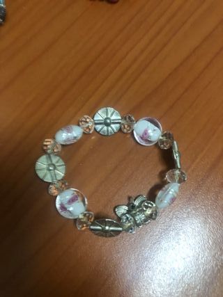 Pulsera con abalorios plateados y rosas