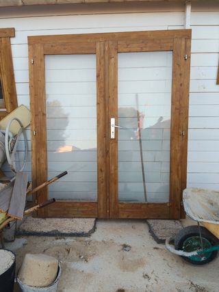 Puerta madera pino cristalera con cerradura
