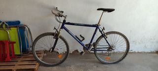 Bicicletta Suntrack 26 da riparare
