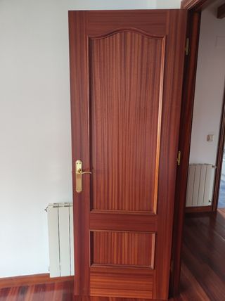 Puertas madera maciza  interior Iroko