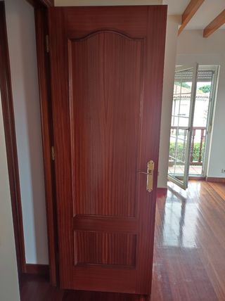Puertas madera maciza  interior Iroko