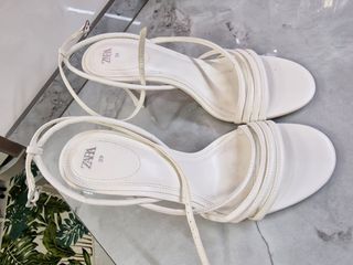 Sandalias de tacón Zara blancas talla 39