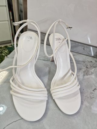 Sandalias de tacón Zara blancas talla 39