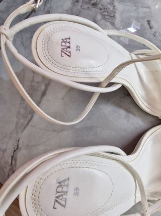 Sandalias de tacón Zara blancas talla 39