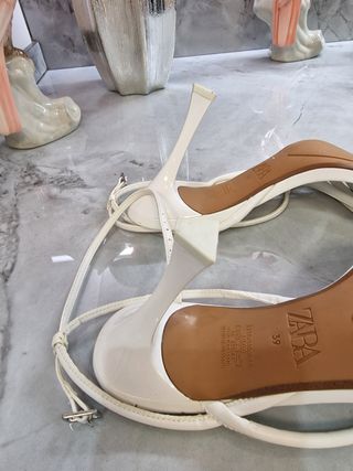 Sandalias de tacón Zara blancas talla 39